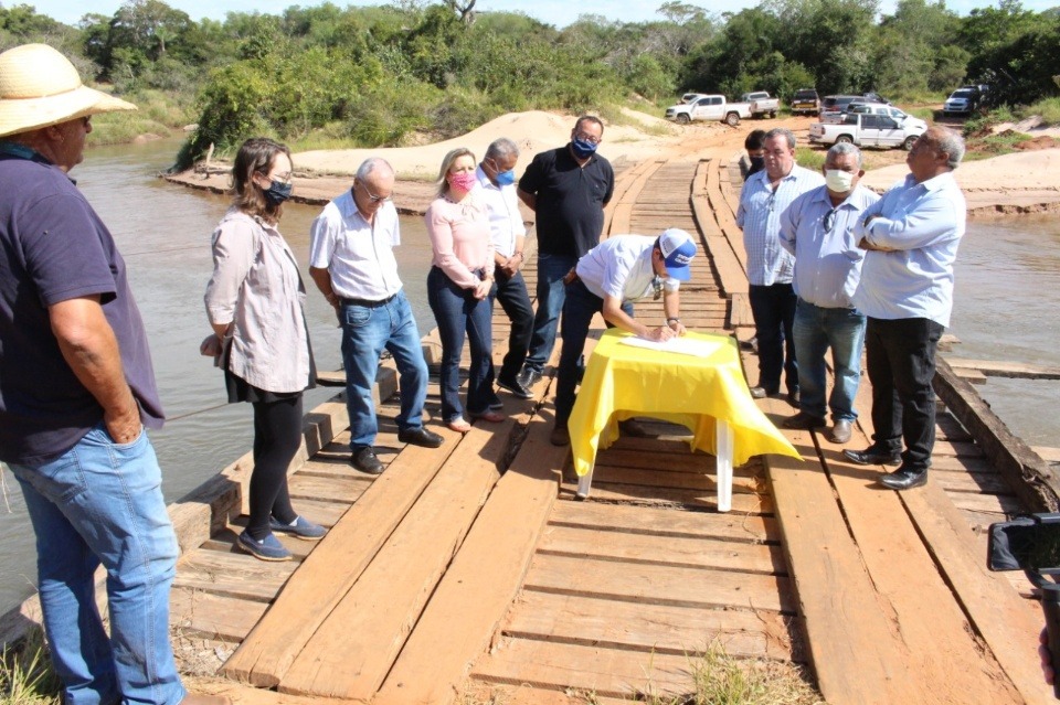 Produtor rural, Ronan Silva, testemunhando lançamento da  execução da obra / Foto: Decom