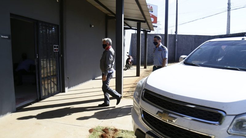 Ex-comandante da PMMS e policial civil eram braço armado em esquema de extorsão Coronel Ivan, preso, acompanhado do coronel Almeida - (Foto: Leonardo de França, Midiamax)