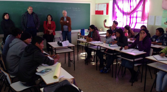 Professor conhece escola indígena em Caarapó Professor conhece escola indígena em Caarapó