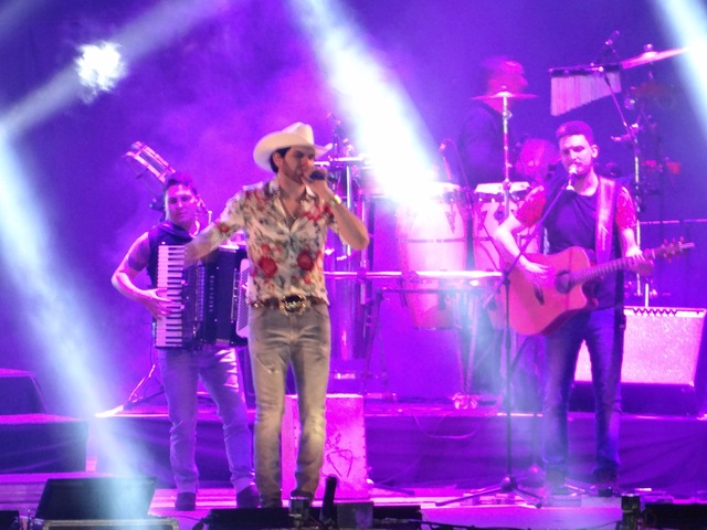 Show de Loubet encerra 29ª Expobai