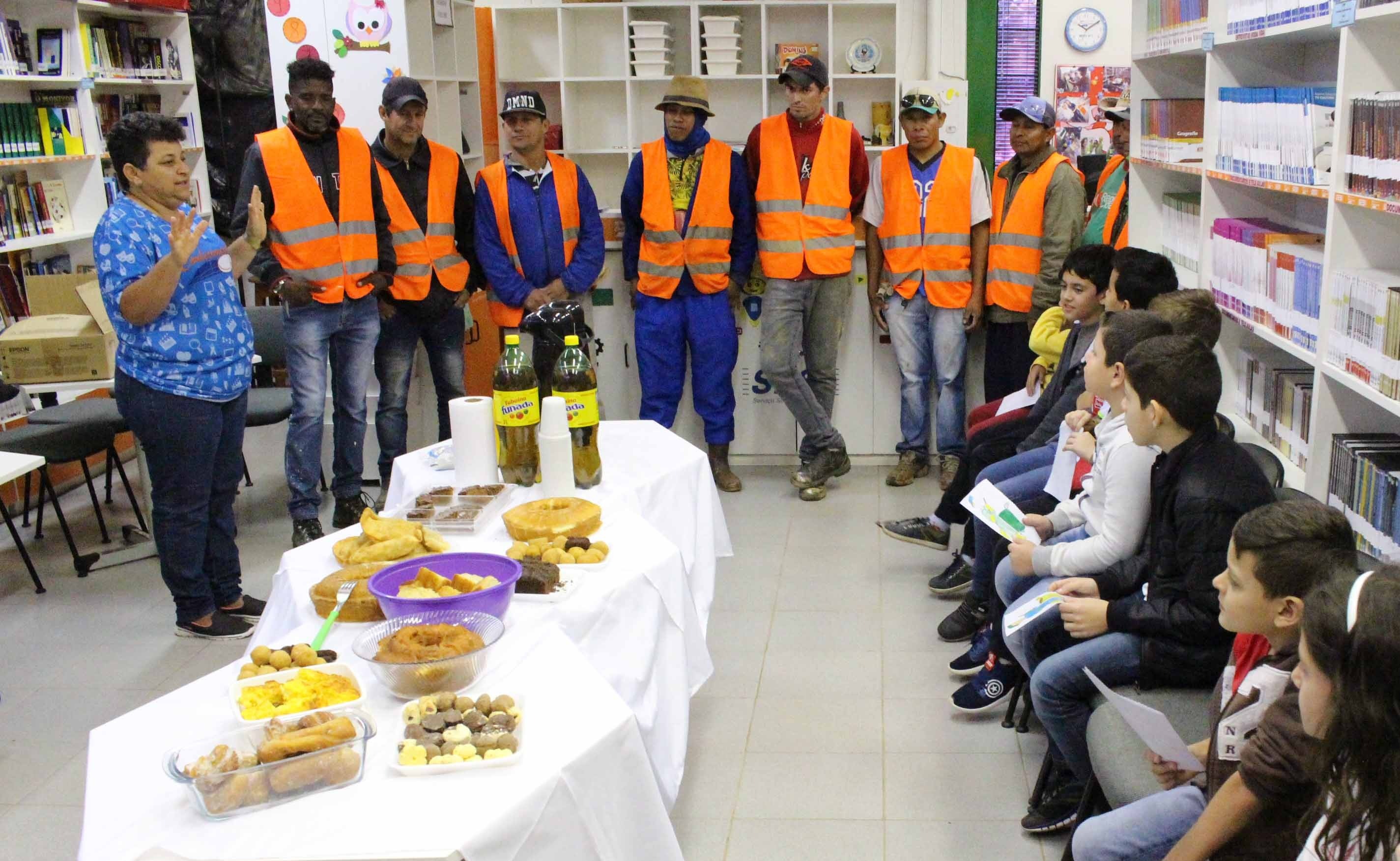Biblioteca SESI realiza programação alusiva em homenagem ao Dia do Gari