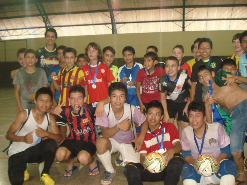 Aulas de futsal em Amambai são retomadas Alunos das redes municipais, estaduais e privada fazem parte da escola de futsal mantida pela Prefeitura de Amambai / Foto: Aristides Rodrigues