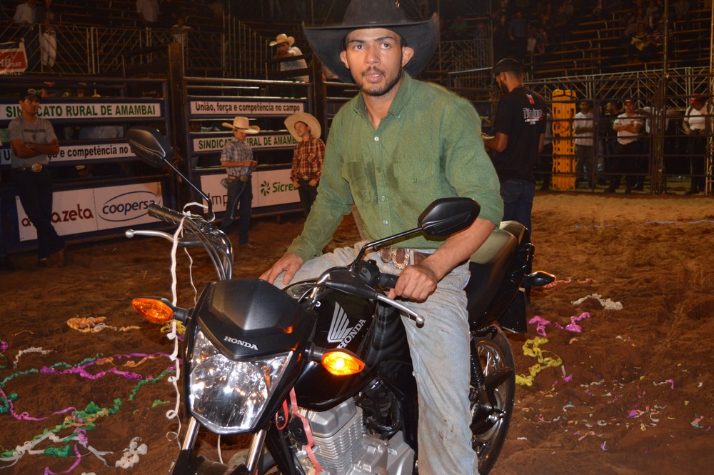 O campeão do rodeio em Amambai, Petrocelly Carlos / Foto: Moreira Produções