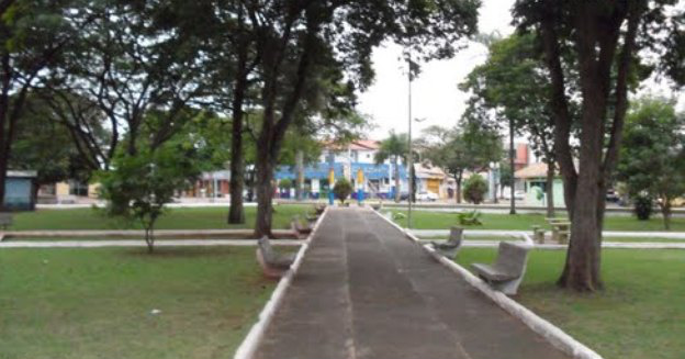 Praça Coronel Valêncio de Brum, ponto de encontro para jovens.