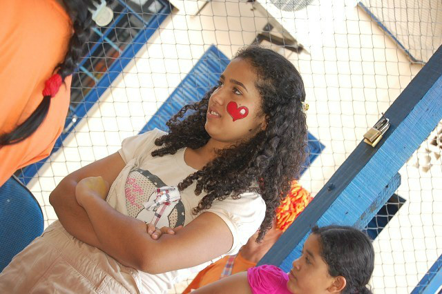Emilli em ação social do Interact Club de Amambai.