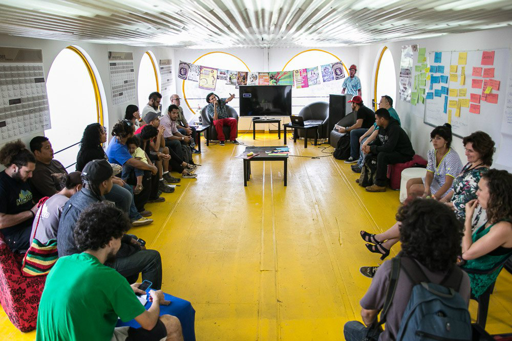 Em troca de experiência com equipe do centro cultural Tiuna El Fuerte, na comemoração de dez anos do espaço. Fotos: Rafael Vilela