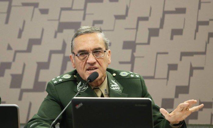 Comandante do Exército diz que ordem é “buscar solução sem conflitos”