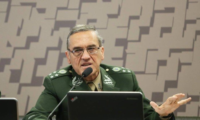 Comandante do Exército diz que ordem é “buscar solução sem conflitos” Comandante do Exército diz que ordem é “buscar solução sem conflitos”