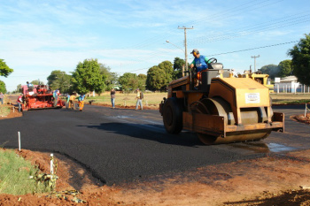 Quase R$ 1 milhão será aplicado em infraestrutura em Amambai Serão realizadas mais de 18.681 m² de pavimentação asfáltica e drenagem pluvial em diversas ruas da cidade.