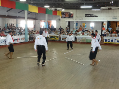 Domingueira Dançante reúne membro da comunidade amambaiense para assistirem as apresentações culturaisFoto: Moreira Produções