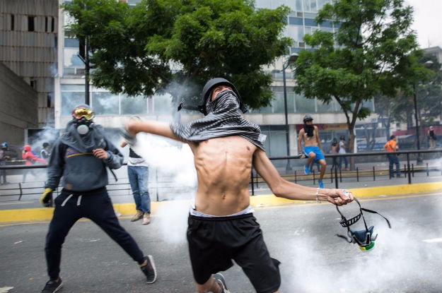 Venezuela: para Guterres, negociação política é "urgentemente necessária" Manifestações na Venezuela. Foto: Irin/Helena Carpio