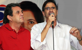 Praça Coronel Valêncio de Brum recebe verbas para recuperação Senador Moka e prefeito de Amambai, Dirceu Lanzarini. Recursos de mais de R$ 1 milhão para revitalização da Praça Coronel Valêncio de Brum.