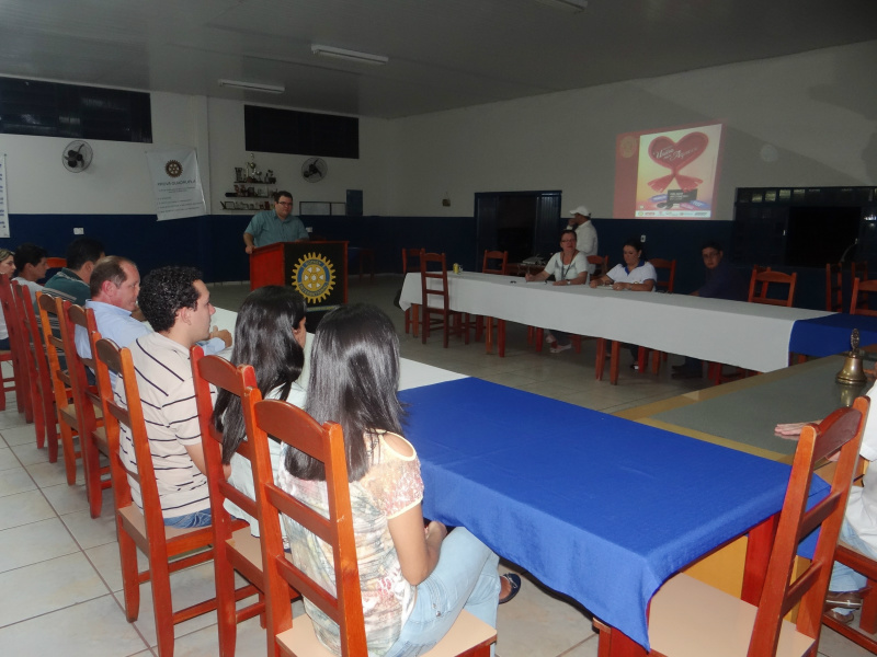 Campanha do agasalho do Rotaract de Amambai premia maiores colaboradores Lançamento da campanha reuniu convidados no Rotary de Amambai.