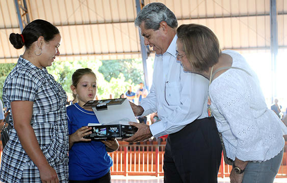 Prêmios são estímulo e reconhecimento aos melhores alunos da Rede Estadual