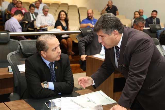 Proposta é do deputado Lidio Lopes (à direita da foto)