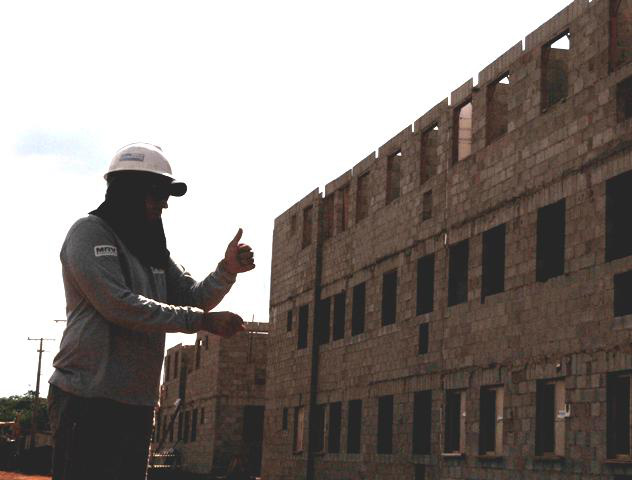 Mão de obra é importada e empresas fazem sorteio para atrair operários Mão de obra é importada e empresas fazem sorteio para atrair operários