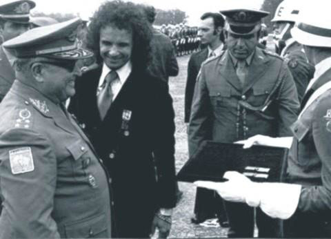 Nomes de artistas que colaboraram com a ditadura são revelados em documento A relação do hoje ‘rei’ Roberto Carlos com generais foi sempre amistosa