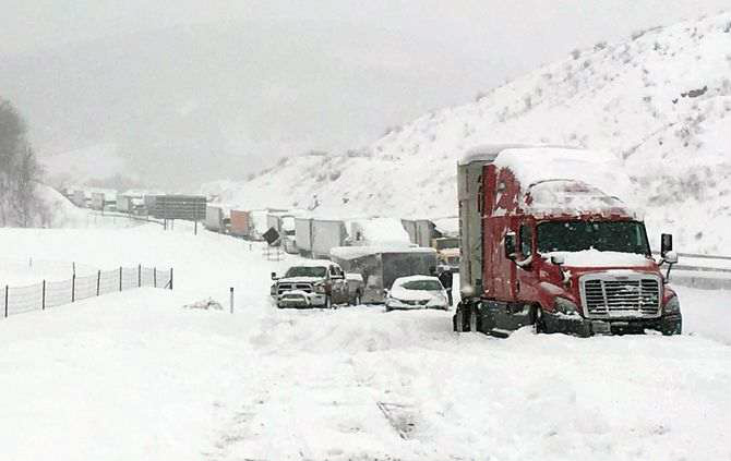 Avalanche mata pelo menos cinco pessoas no Canadá