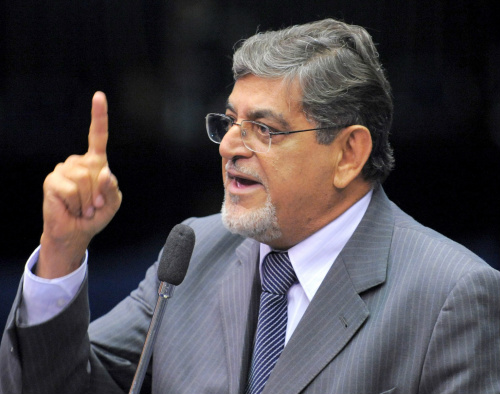 Senador sugere 'impeachment' de Dilma Senador Mário Couto (PSDB-PA)