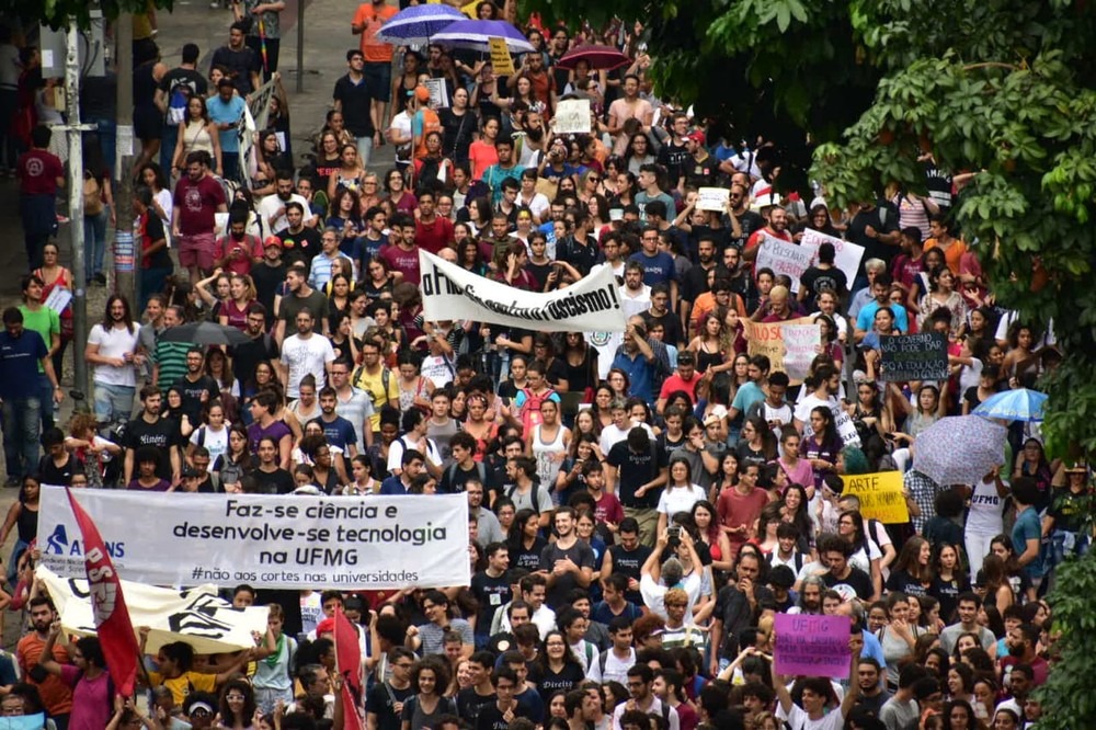 Protesto contra bloqueios na educação, em Belo Horizonte — Foto: Antônio Salaverry/Arquivo pessoal