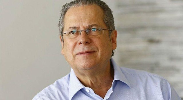 Ex-ministro José Dirceu se entrega à Polícia Federal, em Curitiba (PR) Dirceu afirmou que estava sereno diante da volta à prisão / Foto: Agência Brasil