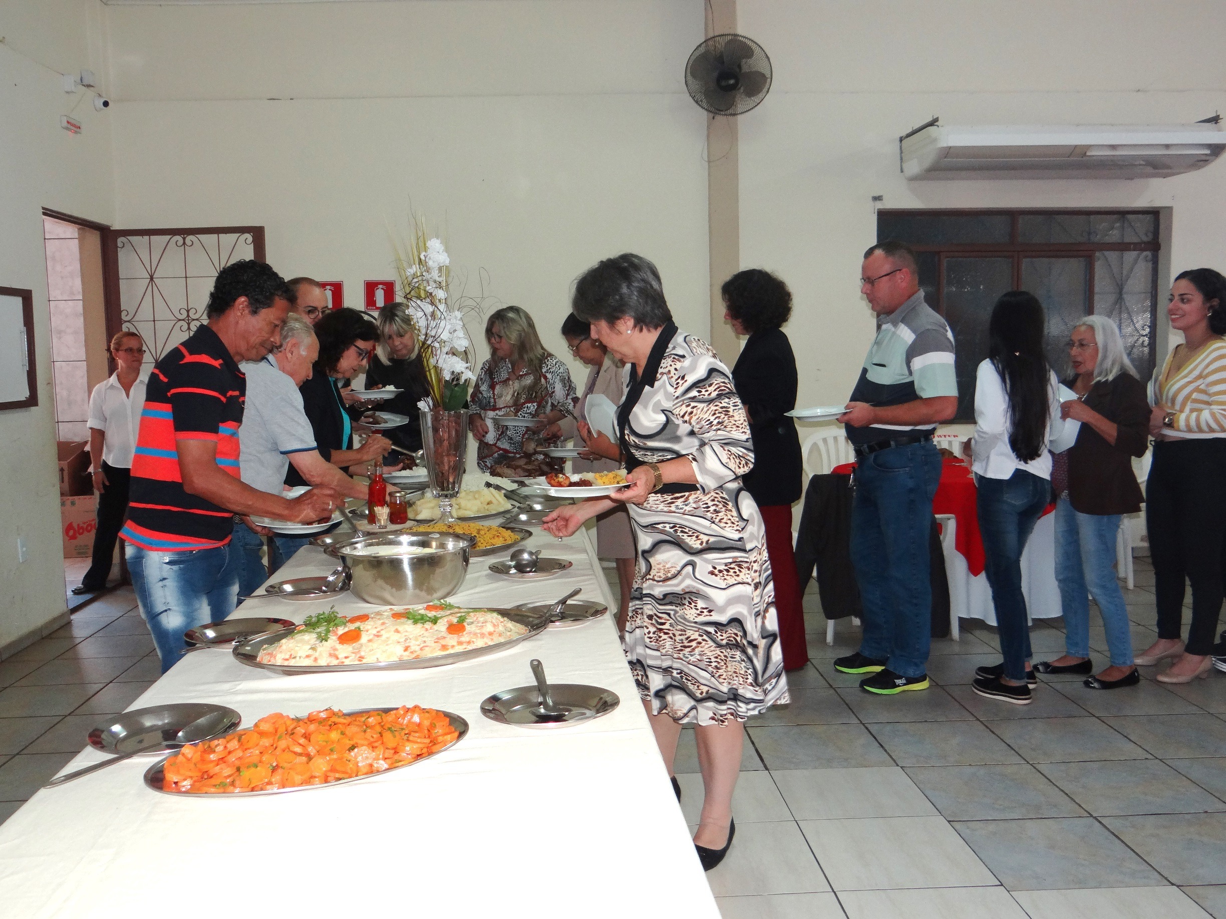 Cerca de 100 pessoas participaram da festa / Foto: Moreira Produções