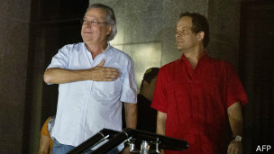 Condenados do mensalão se entregam; um está foragido José Dirceu e José Genoino divulgaram notas alegando inocência pouco antes de se entregarem