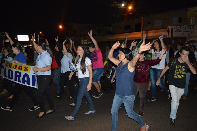 Pedestres, ciclistas, motociclistas e motoristas percorreram o centro comercial de Amambai ; Foto: Moreira Produções