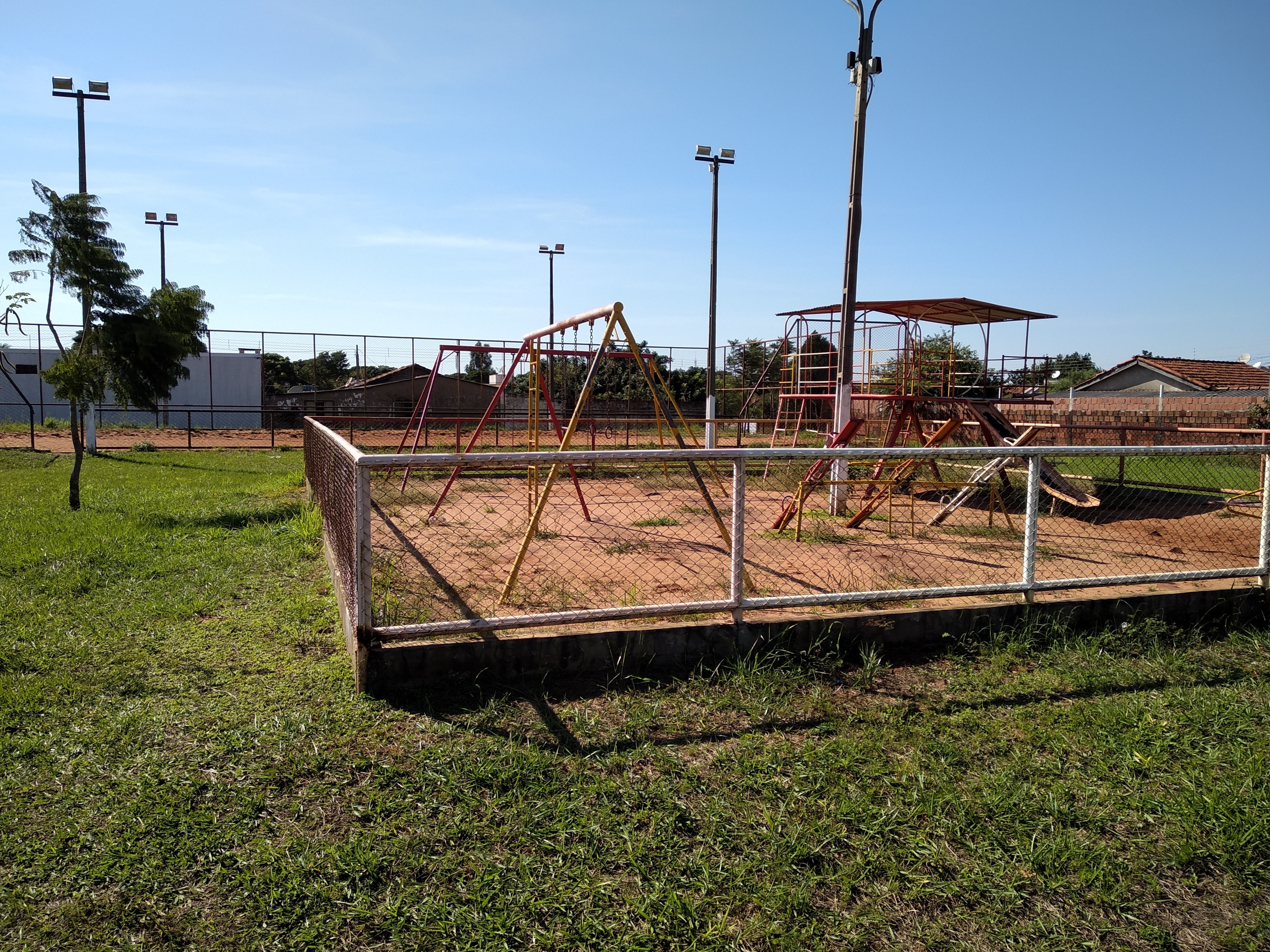 Uma das reivindicações do vereador Maikell é a revitalização do parquinho infantil e da quadra de areia / Foto: Moreira Produções