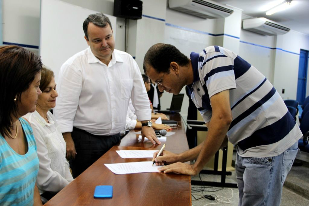 UEMS convoca aprovados no concurso técnico administrativo para escolha de vagas