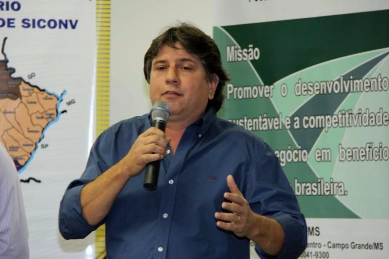 Caravina diz que Siconv dá oportunidade de gestor conhecer novos caminhos Caravina durante discurso no ato