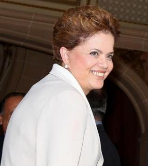 Dilma tem 56% dos votos válidos contra 44% de José Serra, mostra Datafolha Dilma tem 56% dos votos válidos contra 44% de José Serra, mostra Datafolha