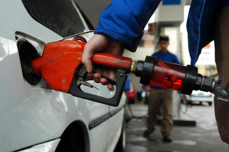 Petrobras quer aumentar teor de álcool na gasolina