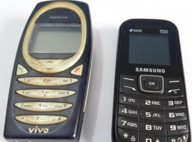 Celulares da vítima que foram roubados por suspeitos.  (Foto: Vilson Nascimento)