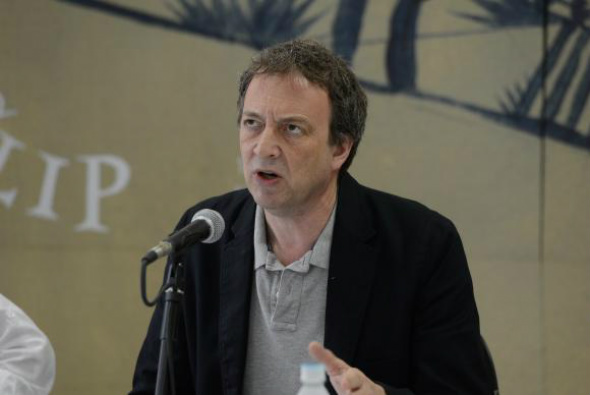 O escritor britânico Misha Glenny fala na Festa Literária de Paraty sobre a experiência de escrever o livro O Dono do Morro: Um Homem e a Batalha pelo Rio, que aborda a história do traficante Nem na Rocinha Foto: Tomaz Silva/Agência Brasil