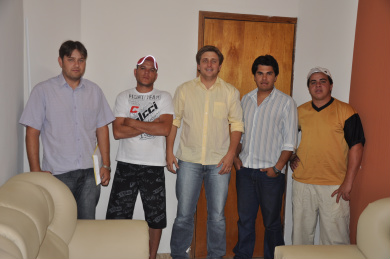 Equipe “Amigos do Tiago Mariano” esta na Copa Ouro 2010 Tiago Mariano (ao centro) juntamente com alguns dos craques do time