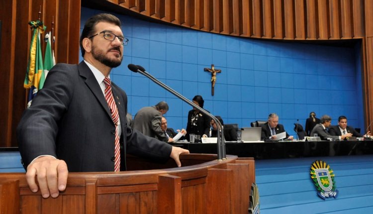 Deputado estadual durante sessão desta terça-feira da Assembleia Legislativa (Foto: Luciana Nassar/ALMS)