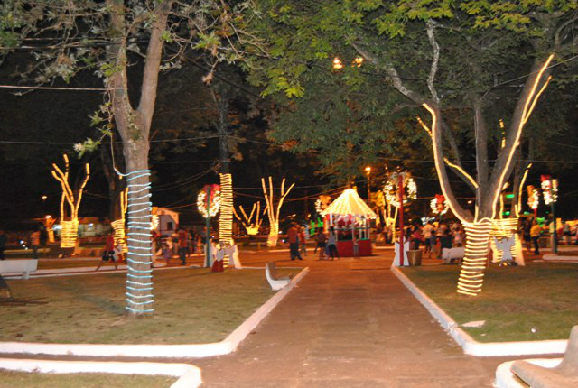 Ter saúde e a família por perto e bem são os desejos para 2013 A praça Cel. Valêncio de Brum em anos anteriores; foto tirada em dezembro de 2011.