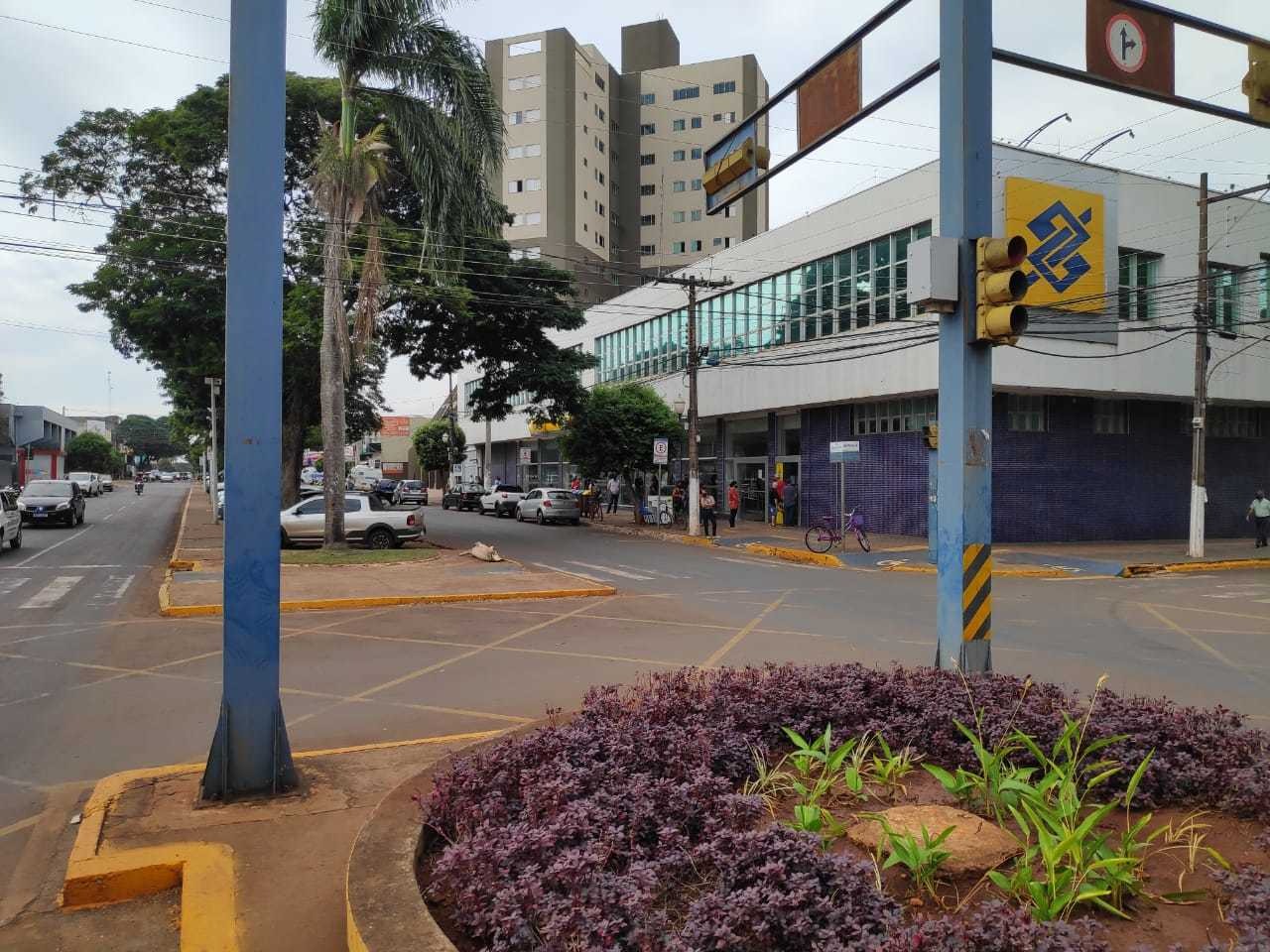 Só entra em Dourados quem provar estar vacinado e sem Covid Avenida Joaquim Teixeira Alves, centro de Dourados (Foto: Adilson Domingos)