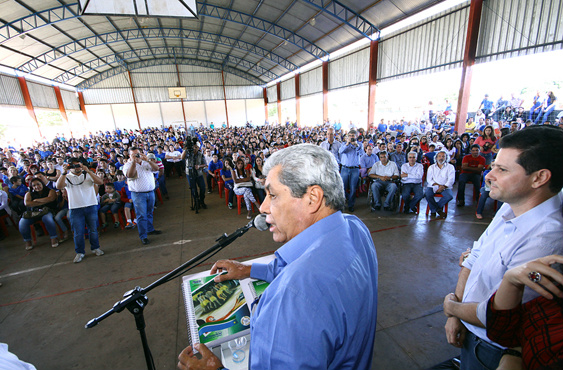 André Puccinelli destacou que o governo do Estado reformou e construiu escolas, dando incentivo também aos servidores da educação. (Foto Edemir Rodrigues)