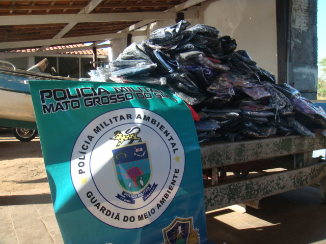 PMA apreende veículo carregado de roupas contrabandeadas