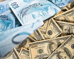 Valorização do real é nociva para a economia, afirma presidente do Bndes