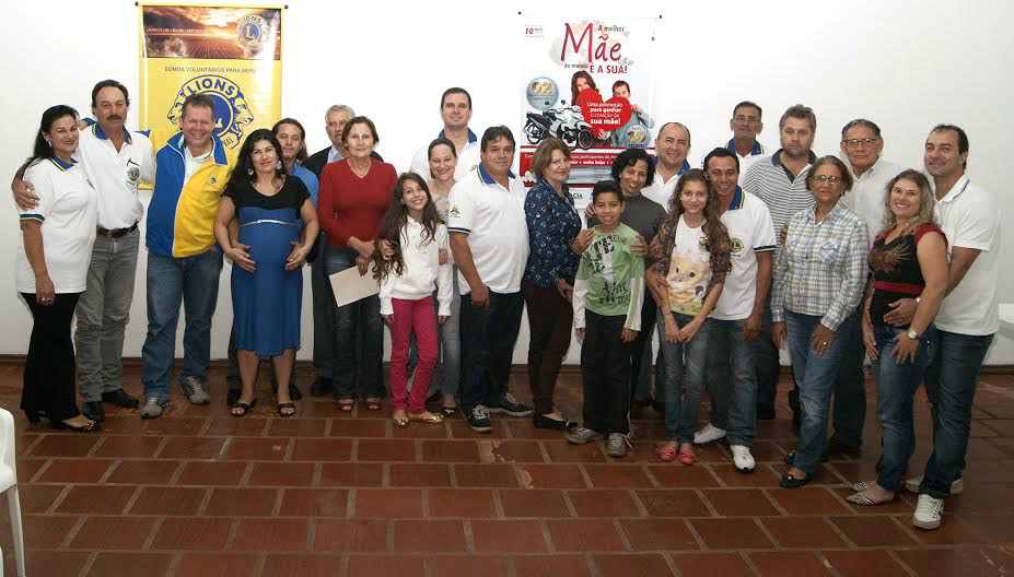 Lions Clube Cidade Crepúsculo é parceiro da Campanha do Dia das Mães da ACIA Em reunião, Lions Clube Cidade Crepúsculo declarou apoio a campanha realizada pela ACIA.
