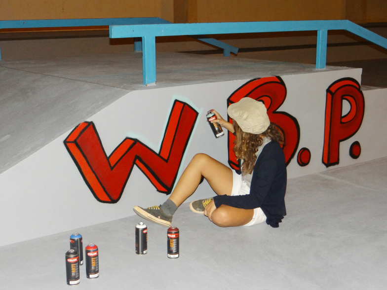 Alice Hellmann já grafitou em São Paulo e Londres / Foto: Moreira Produções