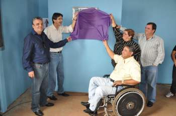 Prefeitura inaugura sede de Associação de Moradores Momento da inauguração da sede da Associação de Moradores.
