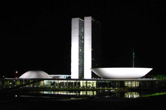 Congresso dá bônus de R$ 1 bilhão a ONGs