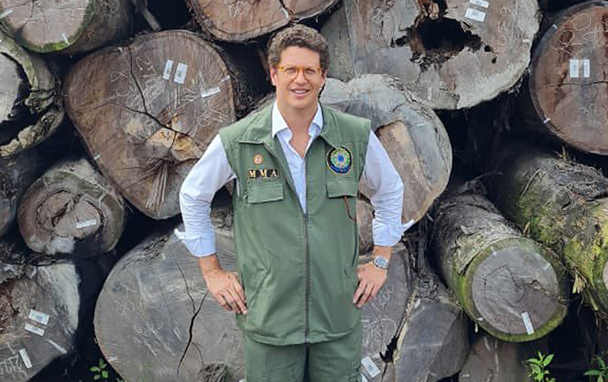 Salles editou pelo menos 317 atos oficiais que comprometem a política ambiental brasileira