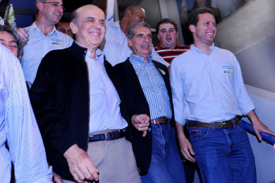 Serra diz que se eleito vai tratar todos os governadores com respeito, independentemente de partidos