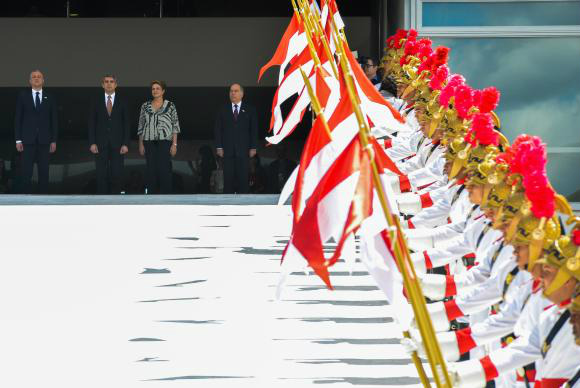 Brasília - O presidente da Bulgária, Rosen Plevneliev, e a presidenta Dilma Rousseff, durante visita oficial no Palácio do Planalto