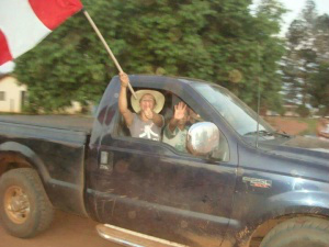 Vereadora em caminhonete durante campanha eleitoral no ano passado (Foto: Divulgação)